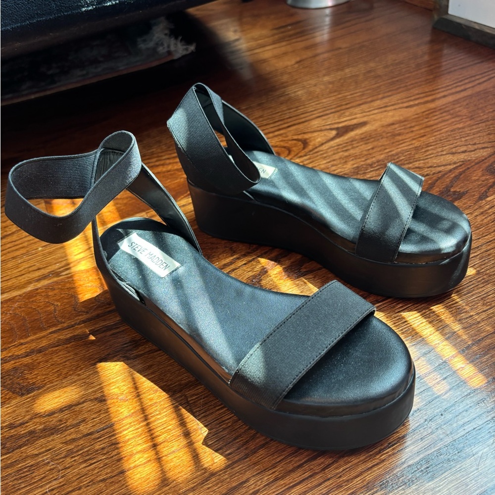 Steve Madden Black Platform Sandals BRAND NEW